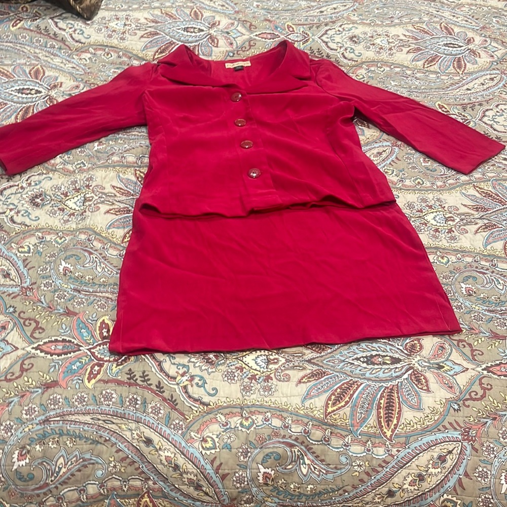 Skirt suit